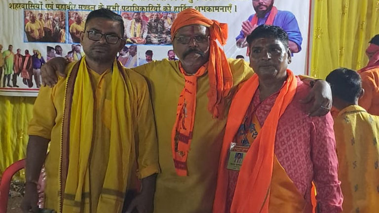 रामनवमी पर चाईबासा में यादव समाज का सेवा‑उत्सव, शरबत व आइसक्रीम का वितरण!