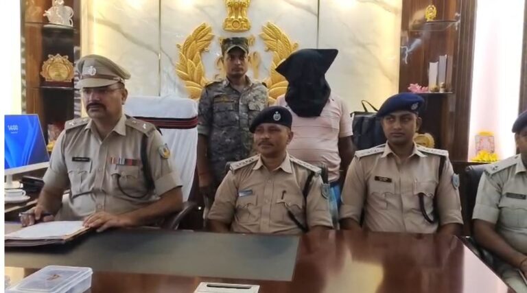 नशा मुक्त अभियान के बीच पाकुड़ पुलिस की बड़ी कार्रवाई, 29 पुड़िया ब्राउन शुगर के साथ तस्कर गिरफ्तार