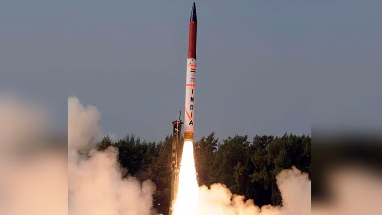 3000 KM दूर दुश्मन को तबाह करेगी अग्नि-4 मिसाइल, 4000 डिग्री तापमान भी नहीं रोक पाएगा; भारत ने किया परीक्षण