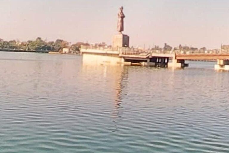 राँची में संदिग्ध शव मिला: बड़ा तालाब के पास युवक का शव, जांच जारी राँची में संदिग्ध शव मिला